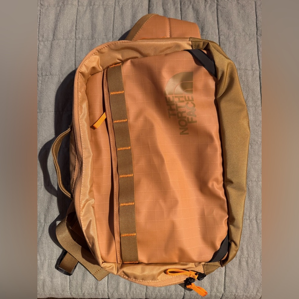 THE NORTH FACE Base Camp Voyager Sling Bag - Picture 13 of 13